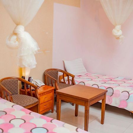 Tigers'S Apartment Hotel ブジュンブラ エクステリア 写真