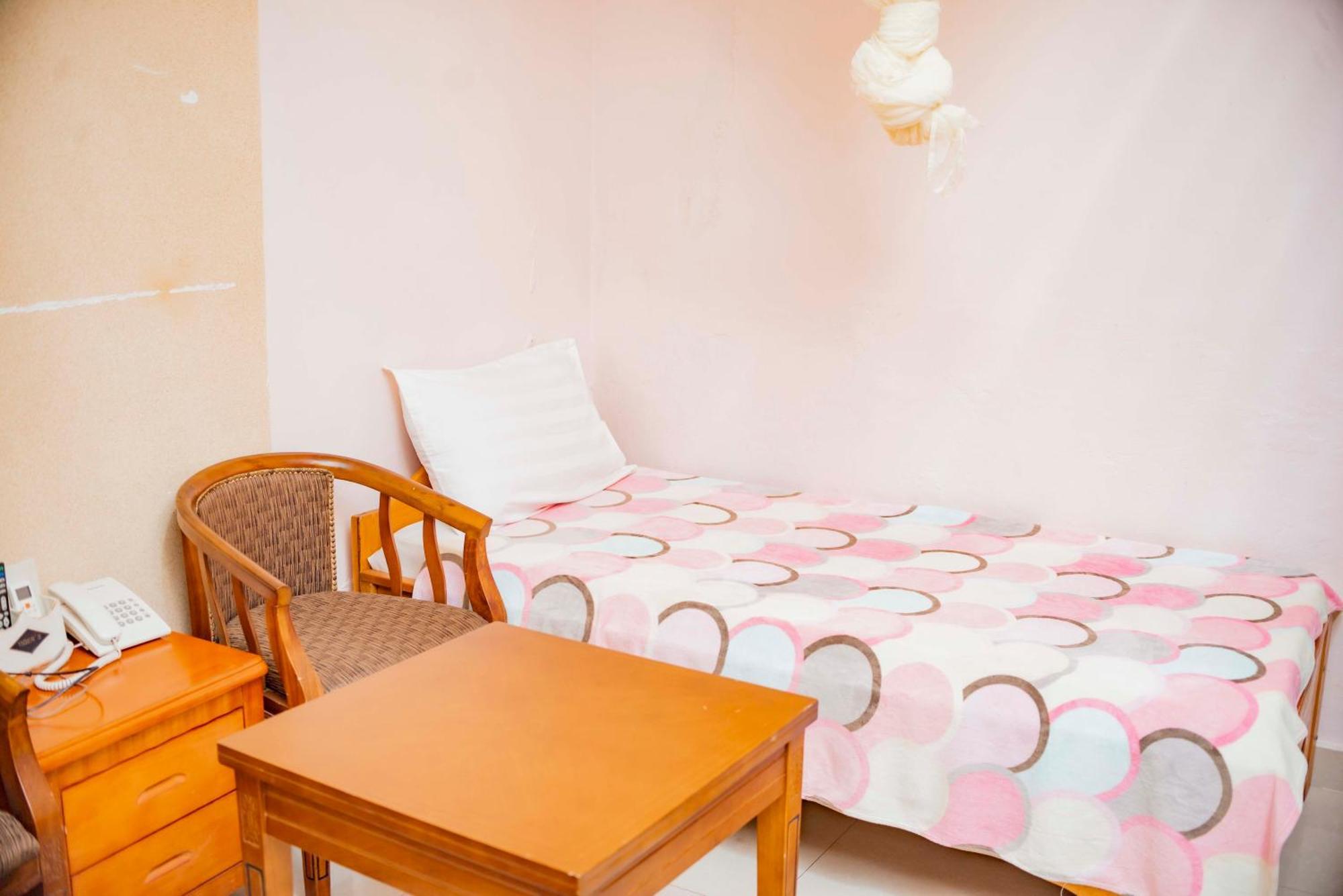 Tigers'S Apartment Hotel ブジュンブラ エクステリア 写真