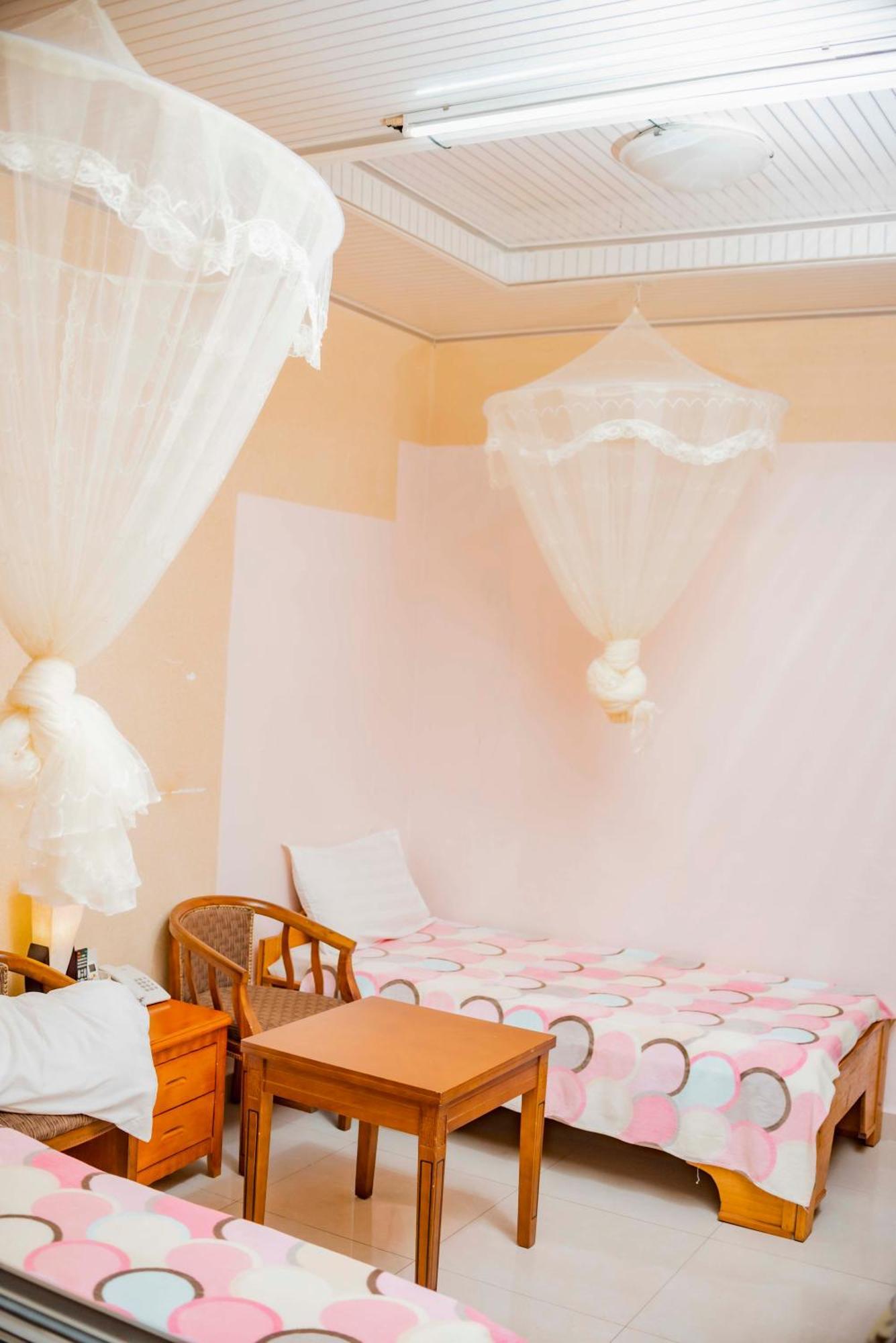 Tigers'S Apartment Hotel ブジュンブラ エクステリア 写真