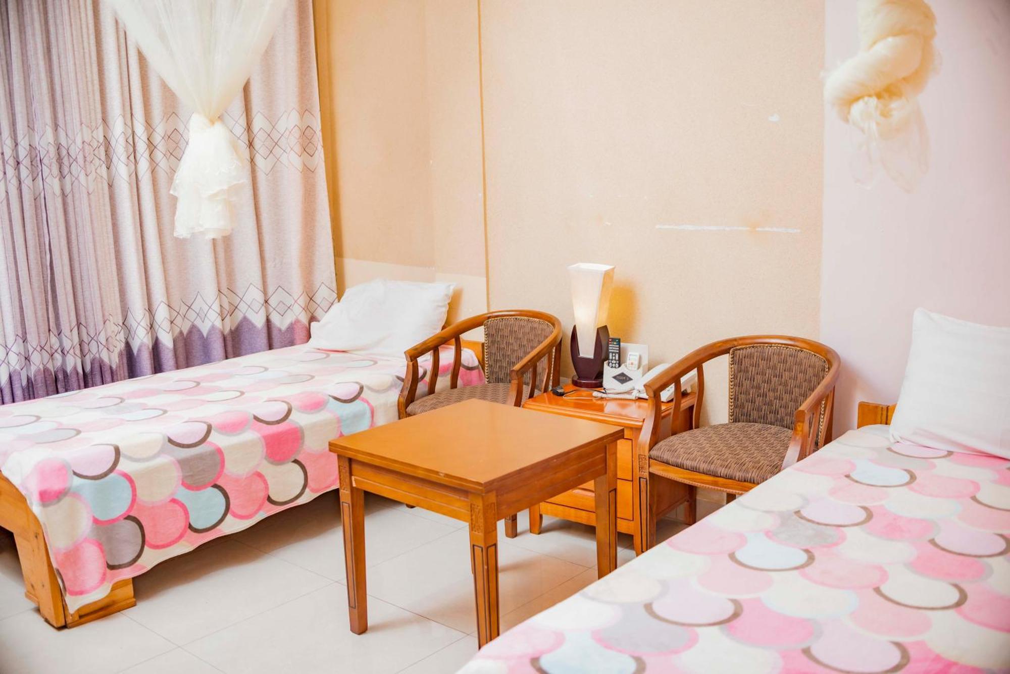 Tigers'S Apartment Hotel ブジュンブラ エクステリア 写真