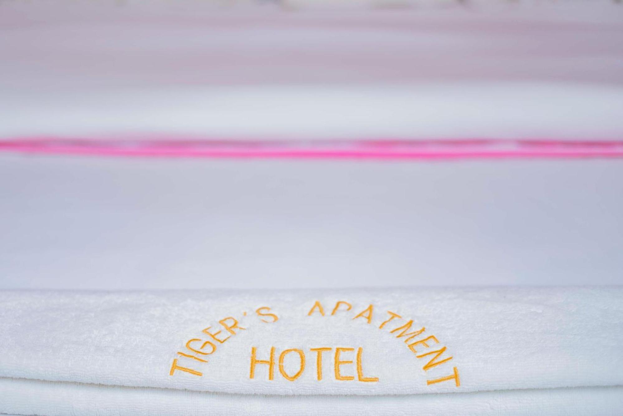 Tigers'S Apartment Hotel ブジュンブラ エクステリア 写真