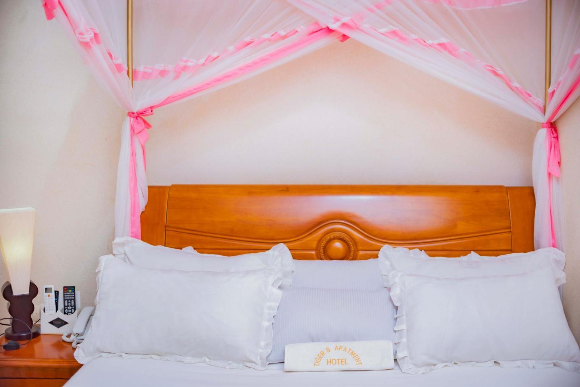 Tigers'S Apartment Hotel ブジュンブラ エクステリア 写真