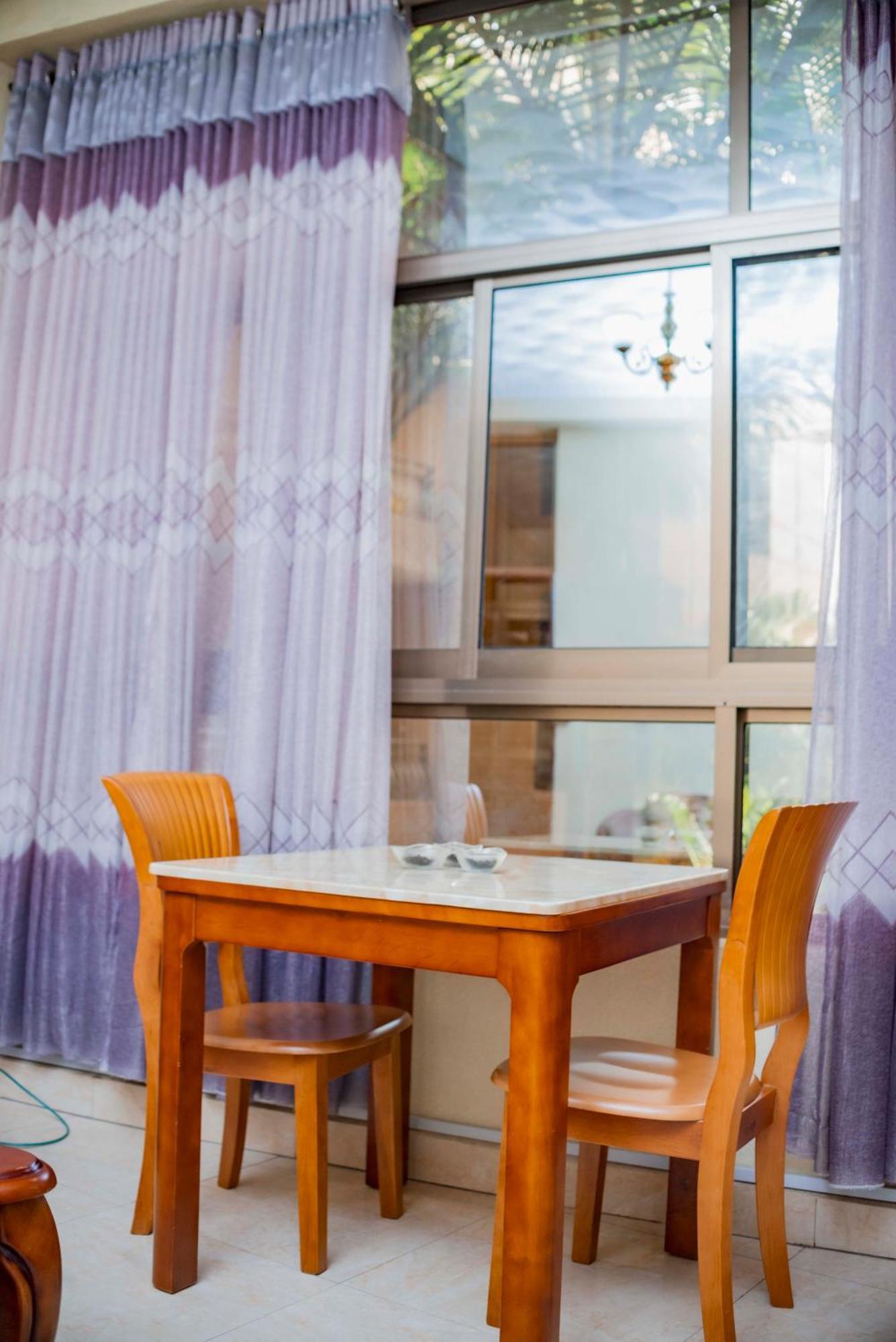 Tigers'S Apartment Hotel ブジュンブラ エクステリア 写真