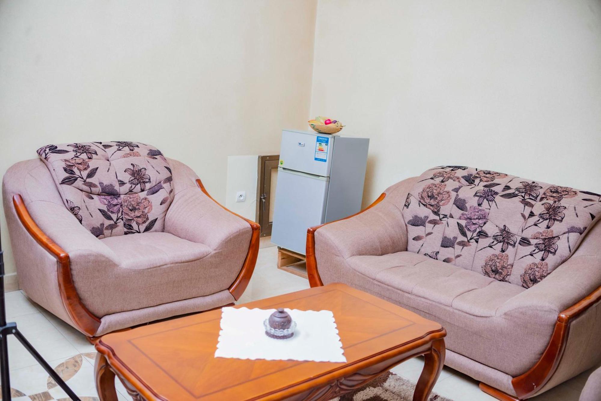 Tigers'S Apartment Hotel ブジュンブラ エクステリア 写真