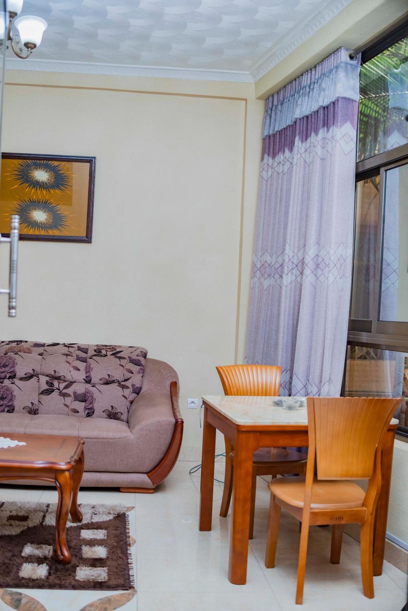 Tigers'S Apartment Hotel ブジュンブラ エクステリア 写真