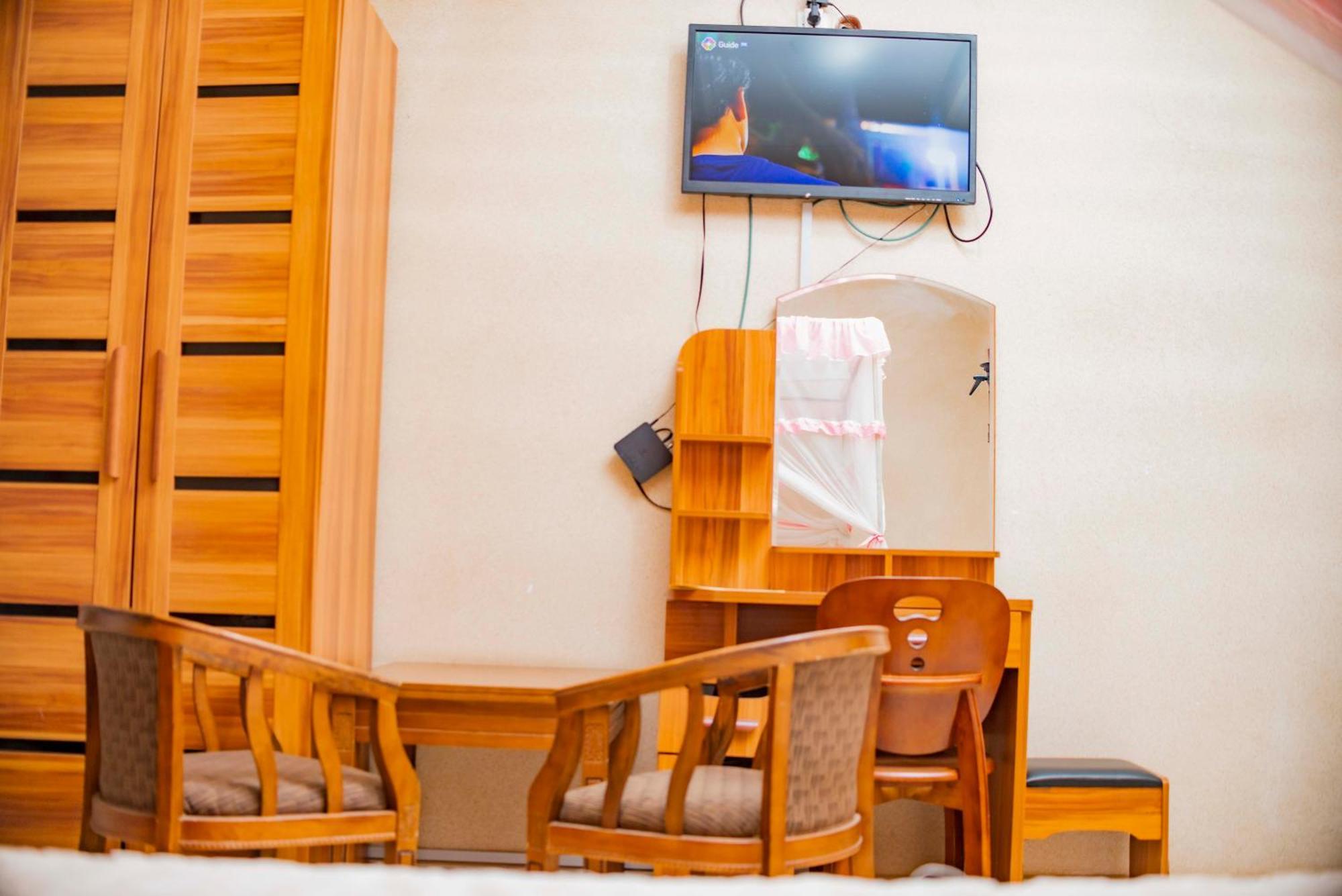 Tigers'S Apartment Hotel ブジュンブラ エクステリア 写真