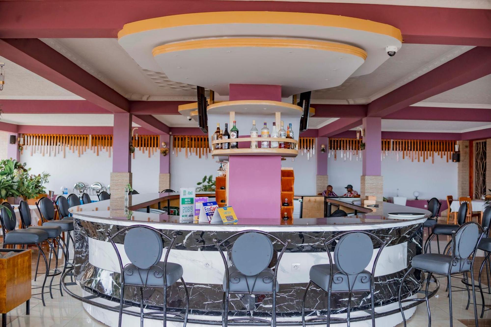 Tigers'S Apartment Hotel ブジュンブラ エクステリア 写真