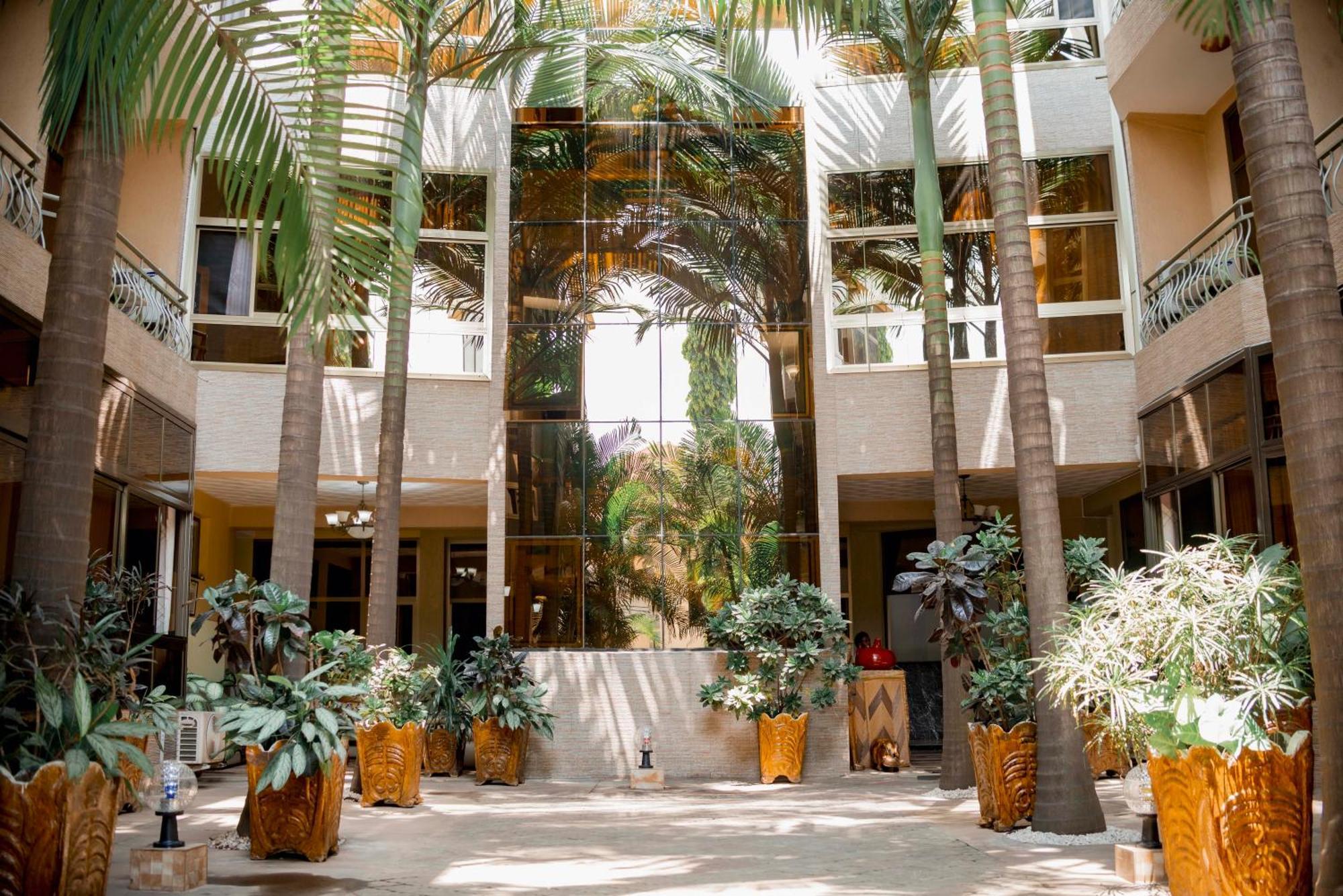 Tigers'S Apartment Hotel ブジュンブラ エクステリア 写真