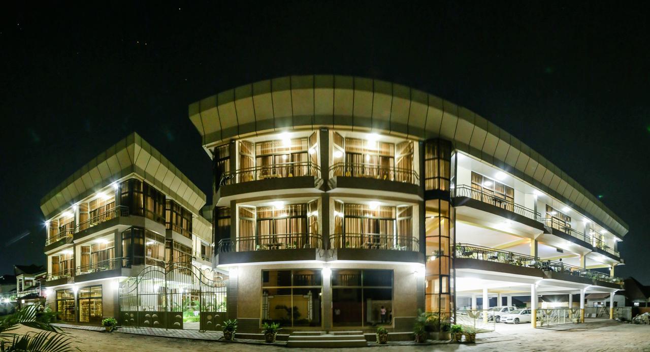 Tigers'S Apartment Hotel ブジュンブラ エクステリア 写真